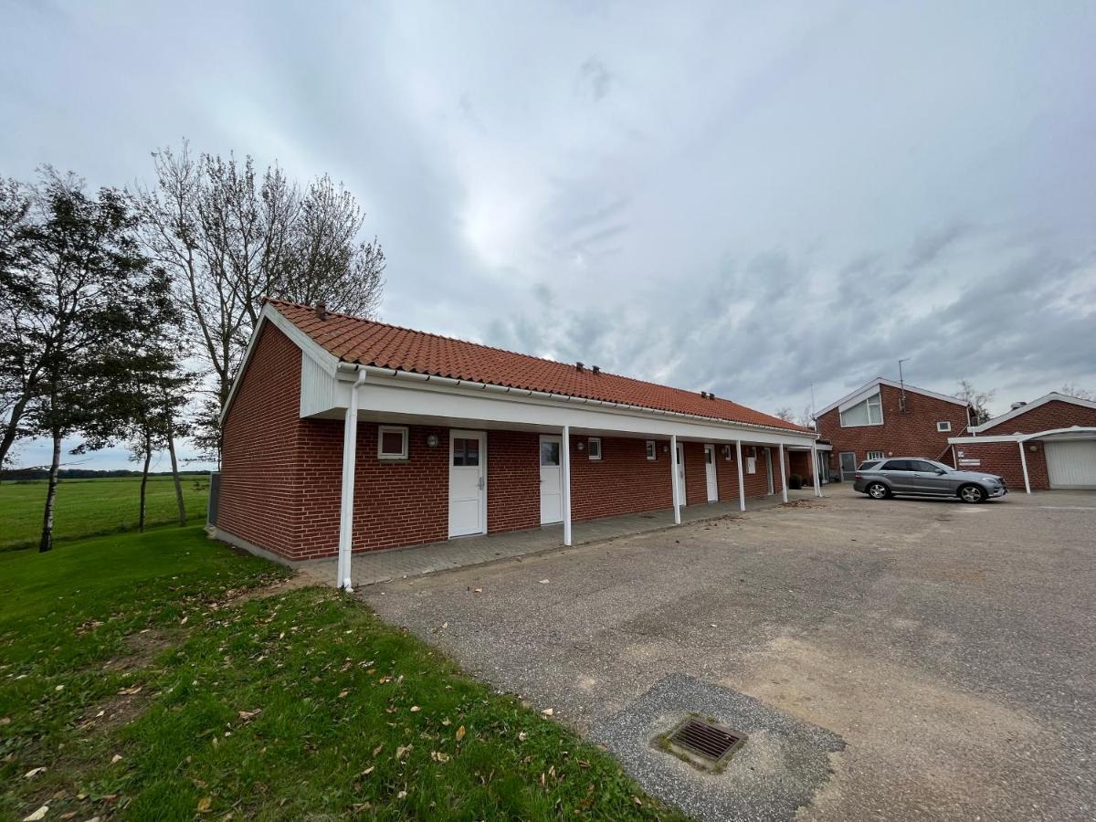 Go-Sleep Bredehus Aparthotel Bredsten  Exteriör bild